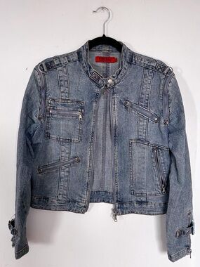 Edgy Women's Denim Jacket with Zip Pockets‎ - Light Blue